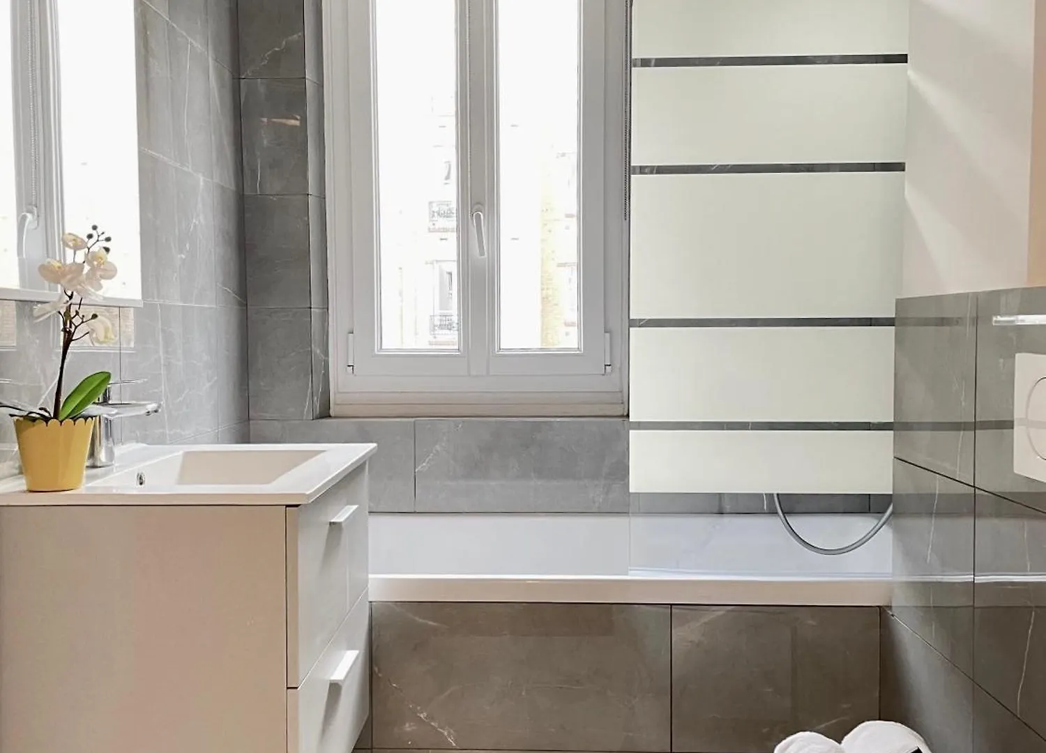 Eiffel Tower Stylish Retreat Apartment Paris
