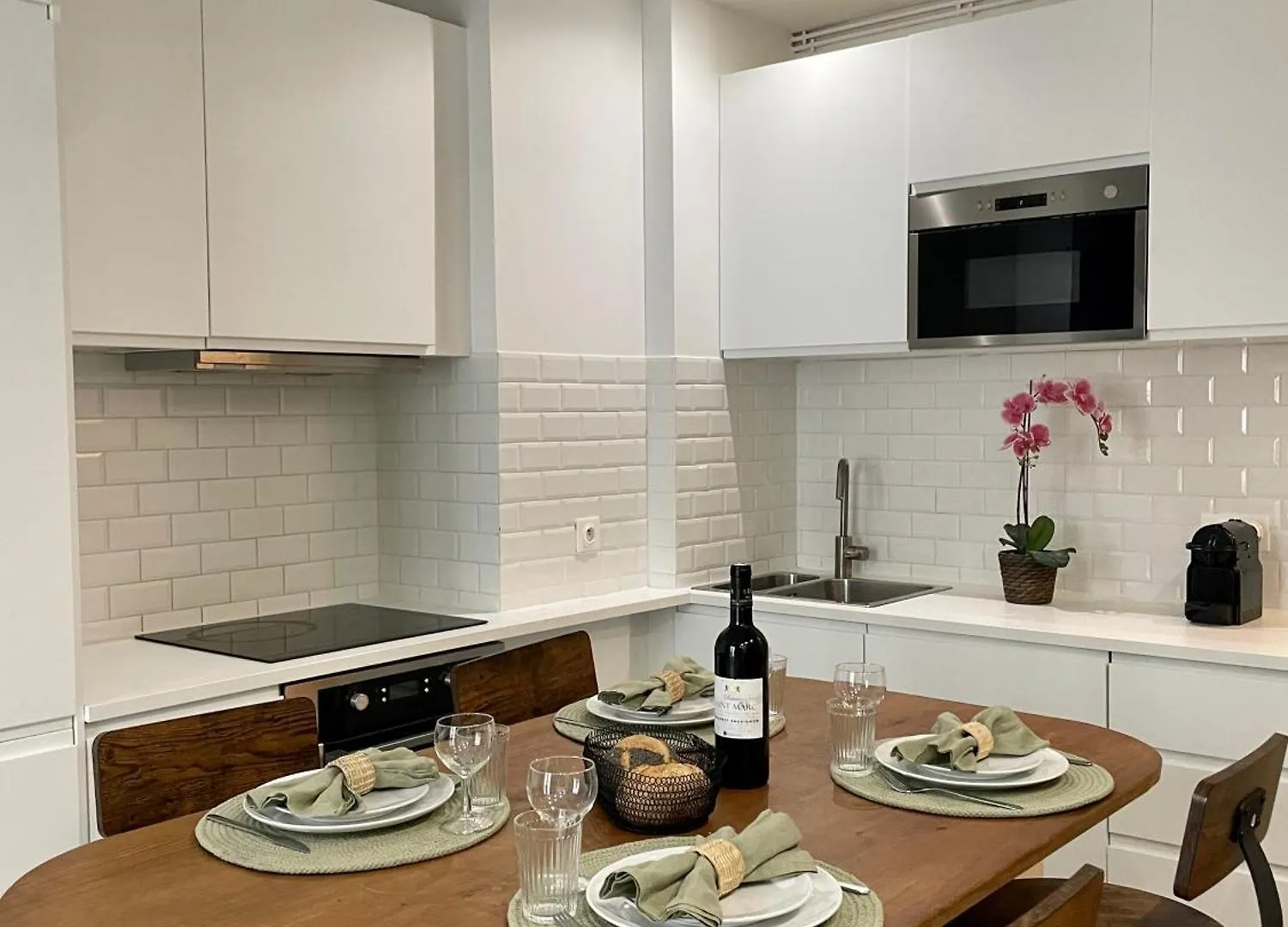 Eiffel Tower Stylish Retreat Apartment Paris